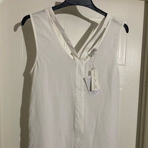 Simple Noelle Cut to The Chase Top